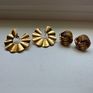 Set of 2 Vintage 1980's Gold Colored Earrings